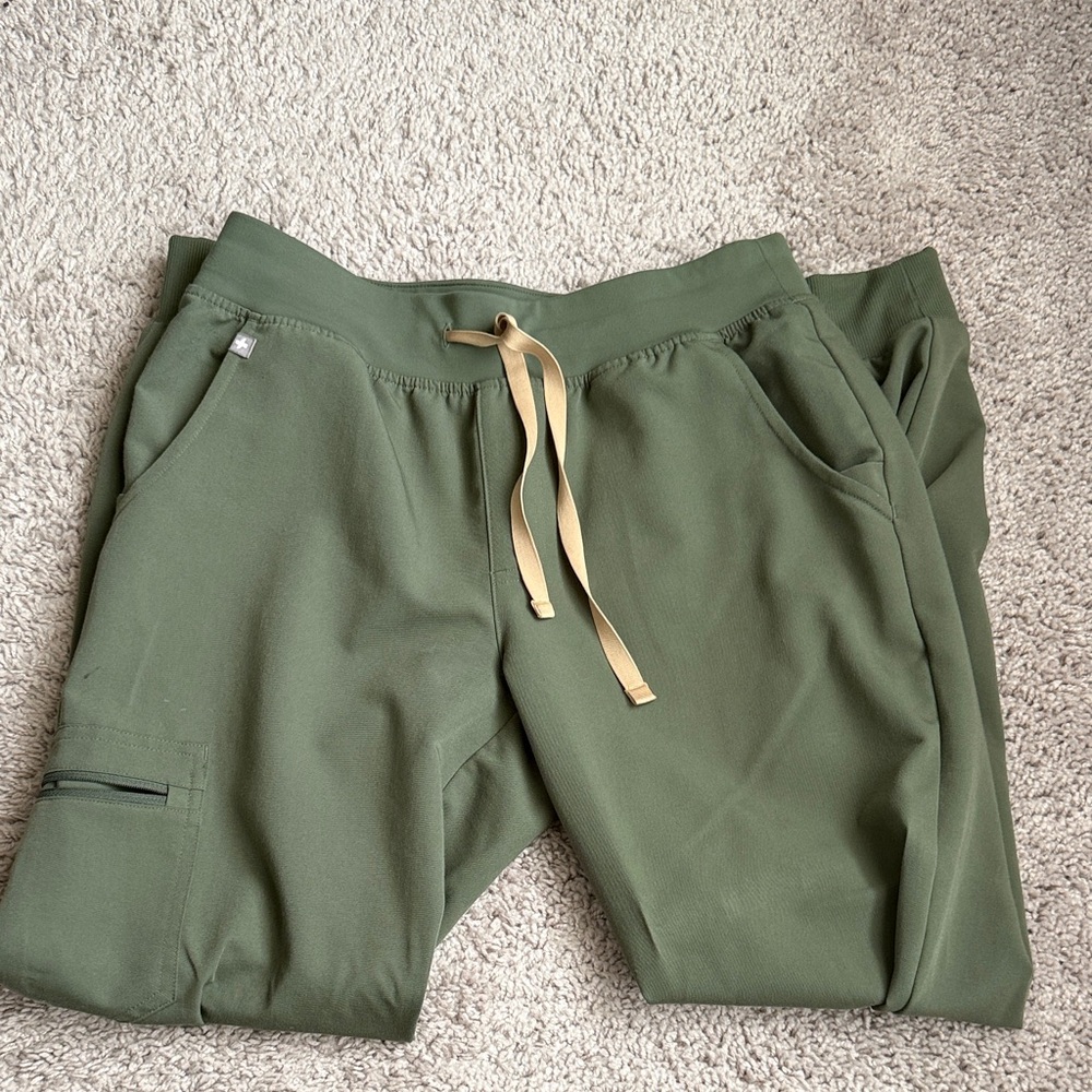 FIGS Zamora jogger. Size S